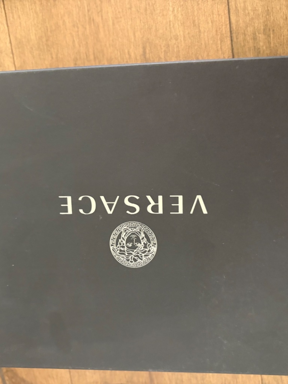 Versace Women’s Black Rubber Pool Slides Size 9 worn once with box - Picture 5 of 5